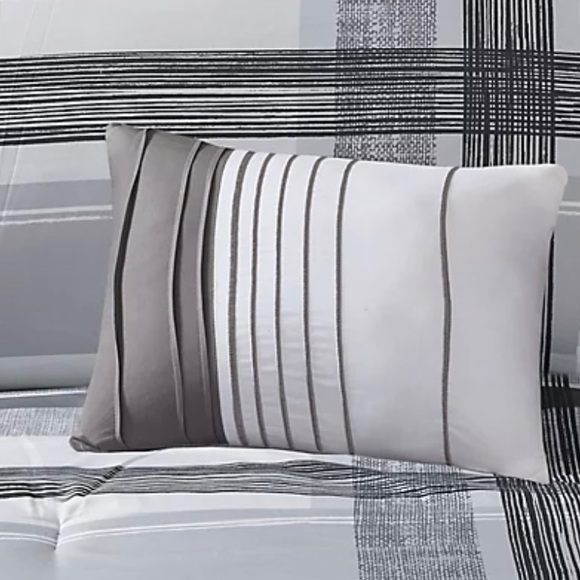 Bed Bath & Beyond Rudy Intelligent Design Plaid Comforter - Picture 6 of 16